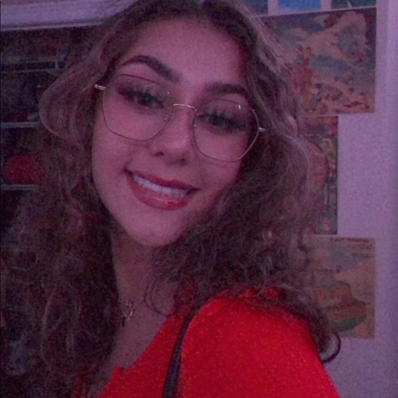 Meet your Posher, Julie - Picture 1 of 1